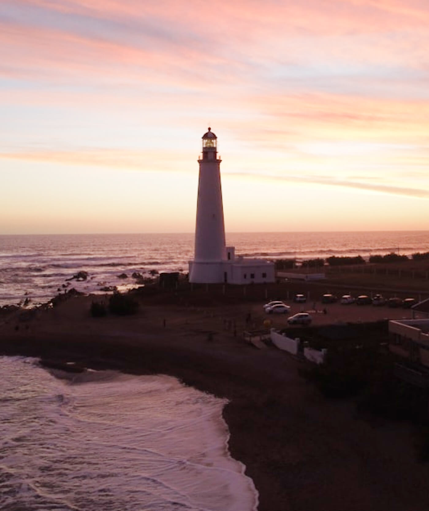 Uruguay: Donde el Atlántico abraza la calma y los atardeceres pintan el cielo - Mare